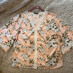 Oversized Flowery blouse women’s size large. Bell sleeves. NWOT